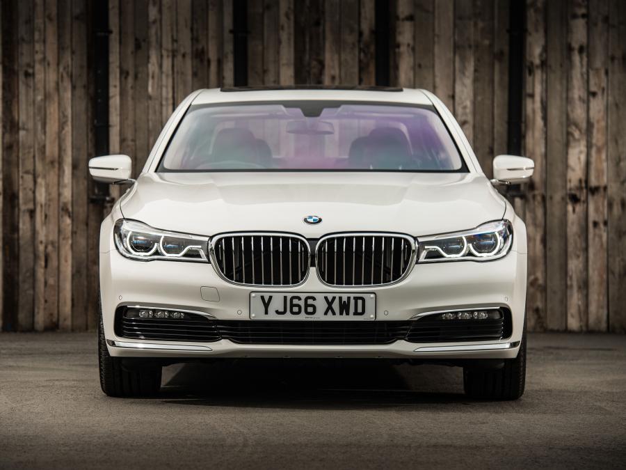  BMW 740Le xDrive 2016 года  (UK) (фото 2 из 6)